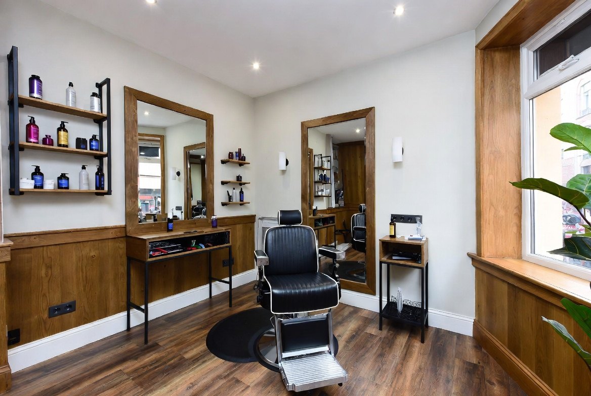 Best barbers and men’s hairdressers in Ealing and surrounding areas – practical guide